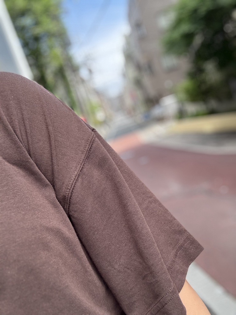 H&M MOVEシリーズのオーバーサイズフィット スポーツ Tシャツ（スタイリスト徳永千夏さん紹介）袖口のアップ写真