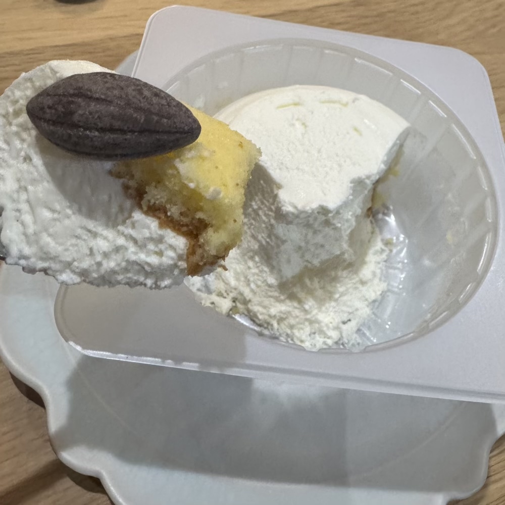 ローソン　盛り過ぎチャレンジ　プレミアムロールケーキ