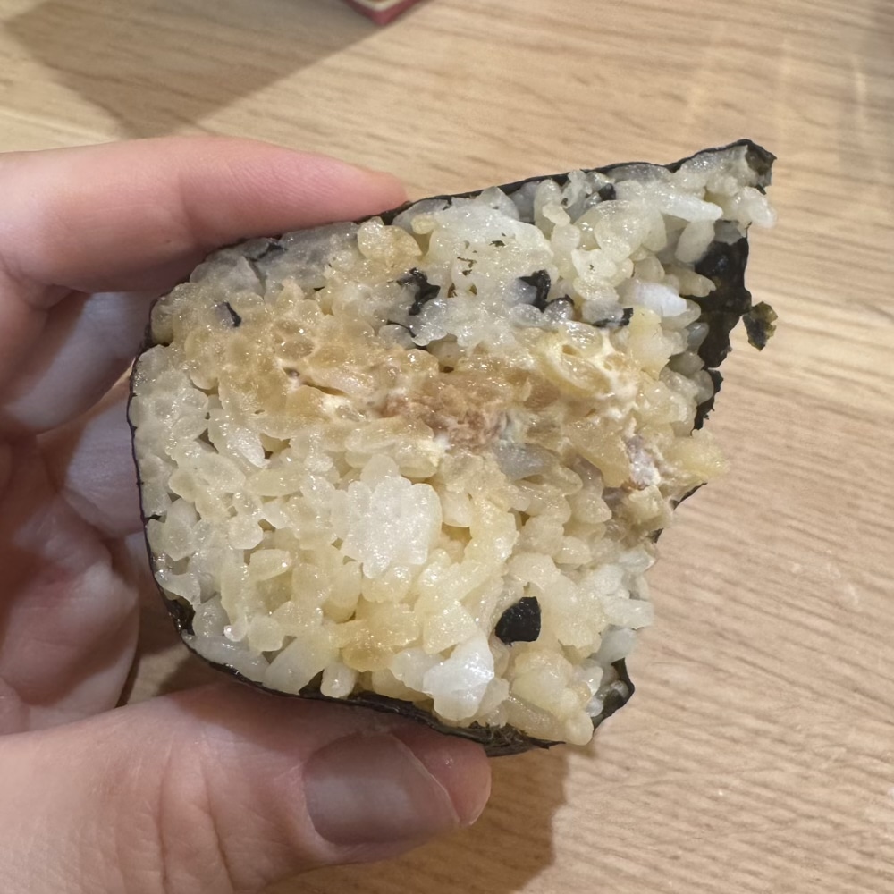 ローソン　盛り過ぎチャレンジ　チャーシューマヨネーズおにぎり