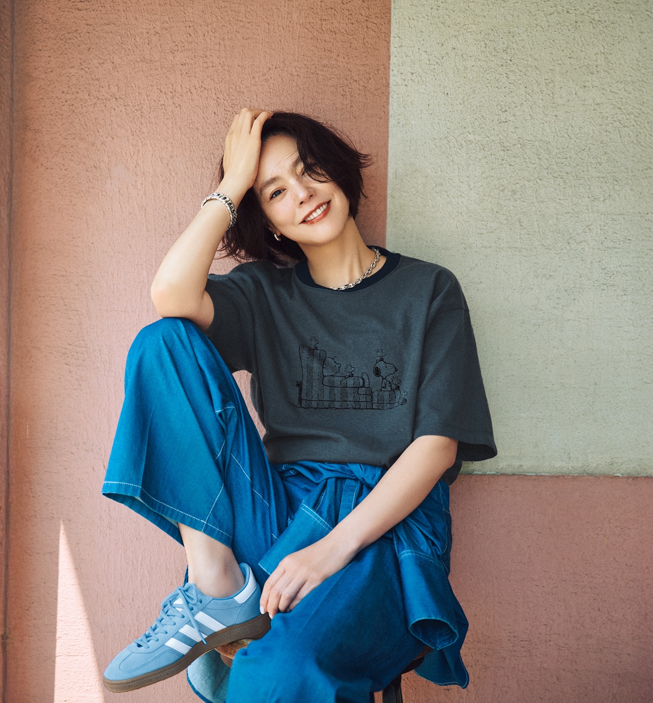浅見れいなさんの20th Anniv. LEE限定 Americana(アメリカーナ)【洗える】【LEEマルシェ20th別注】SNOOPY プリントTシャツ スミクロのコーデ
