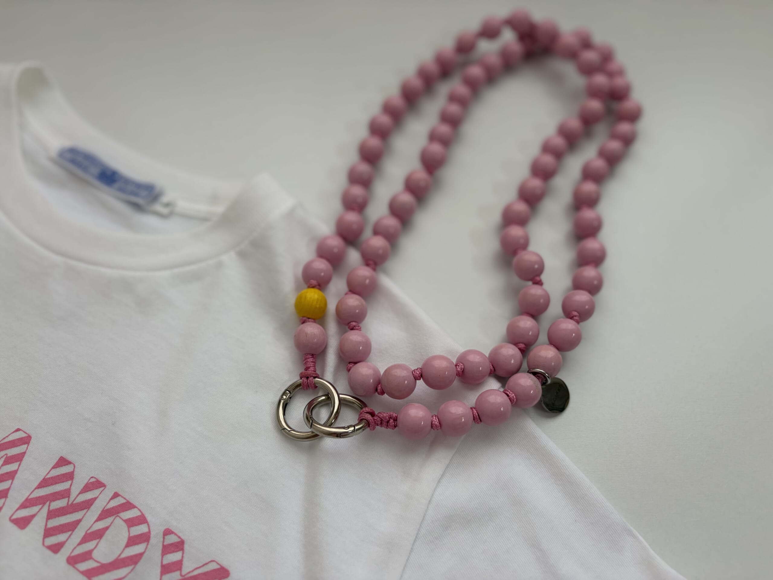 50代女性が持てるかわいい携帯ストラップ。大人気ストラップ、upbeads(アップビーズ)のピンクストラップ。