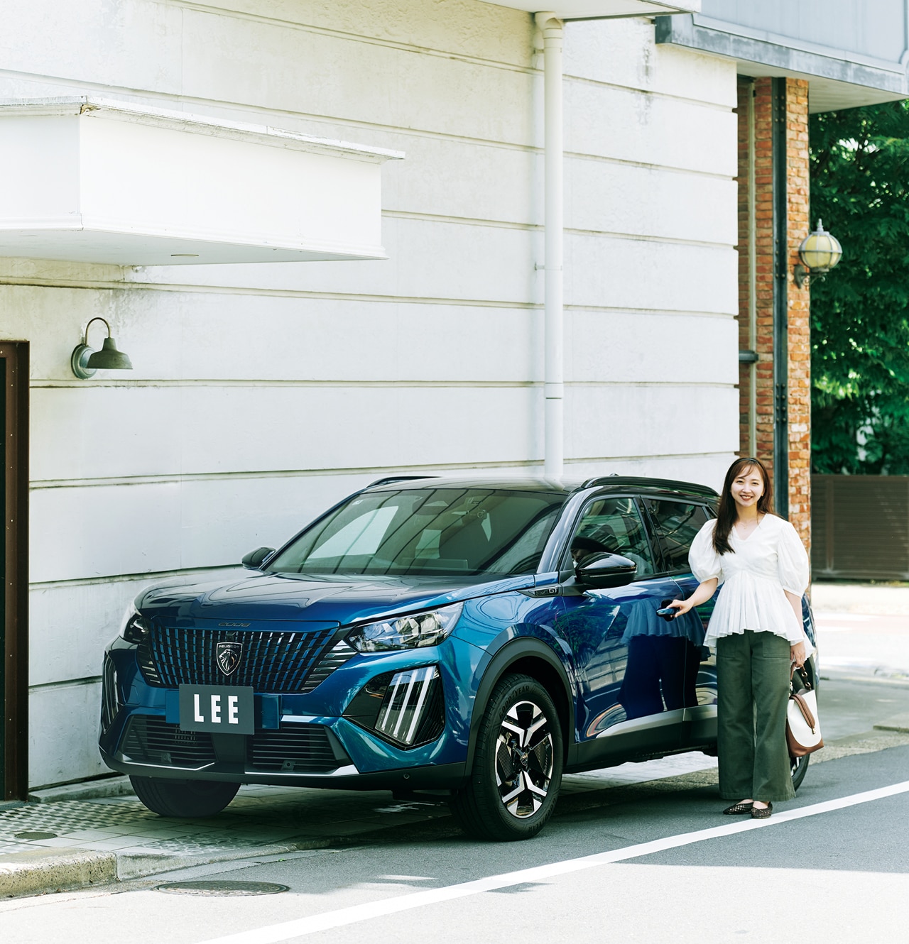 プジョー／2008 GT HybridとLEEキャラクター 小坂沙月さん