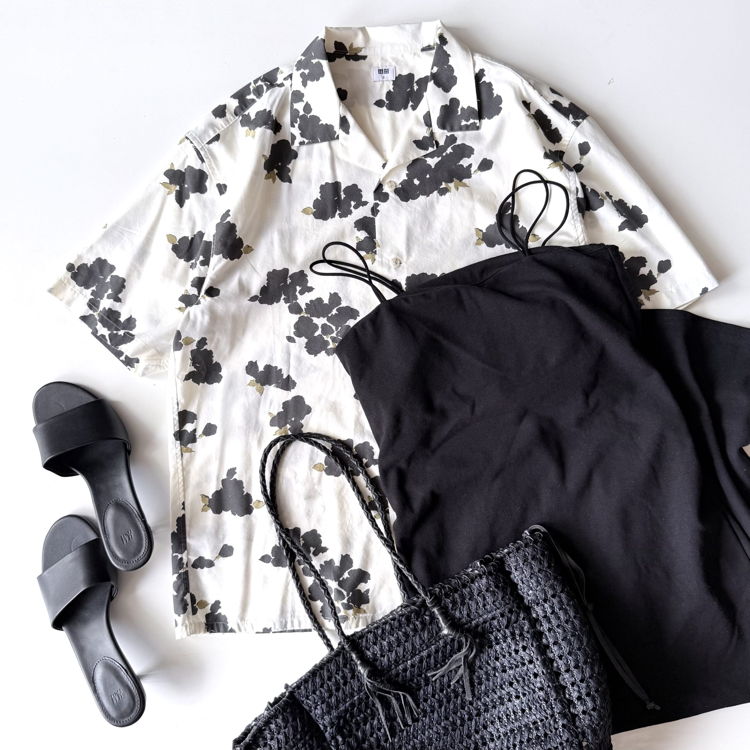 UNIQLO オープンカラーシャツ OFF WHITE Sサイズ、muku 夏 LONG CAMISOLE ONEPIECE/DOUBLE STRAP black S、MARY AL TERNA（かごバッグ）、H&M サンダル