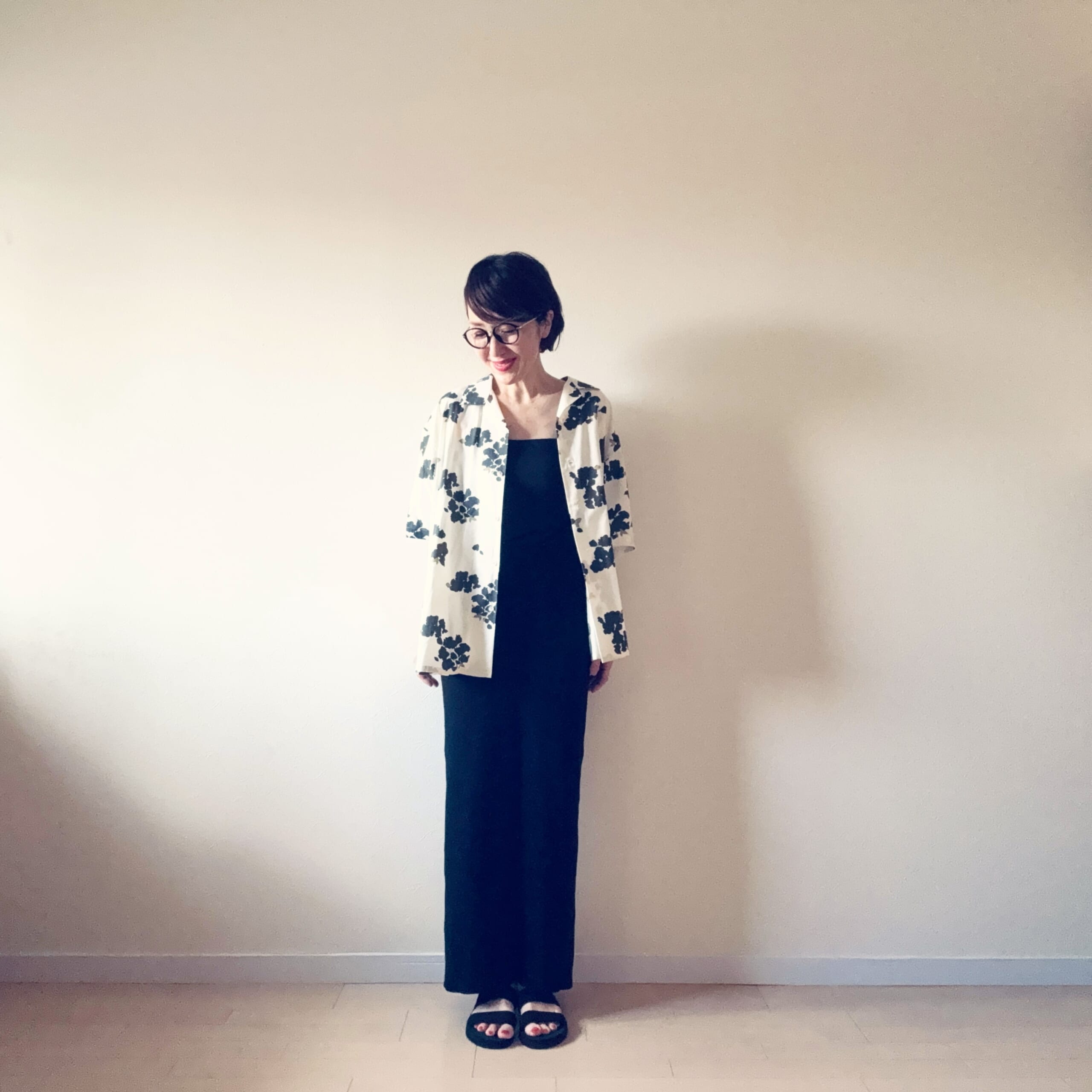 UNIQLO オープンカラーシャツ OFF WHITE Sサイズ
ワンピース：muku 夏 LONG CAMISOLE ONEPIECE/DOUBLE STRAP black S
H&M　サンダル