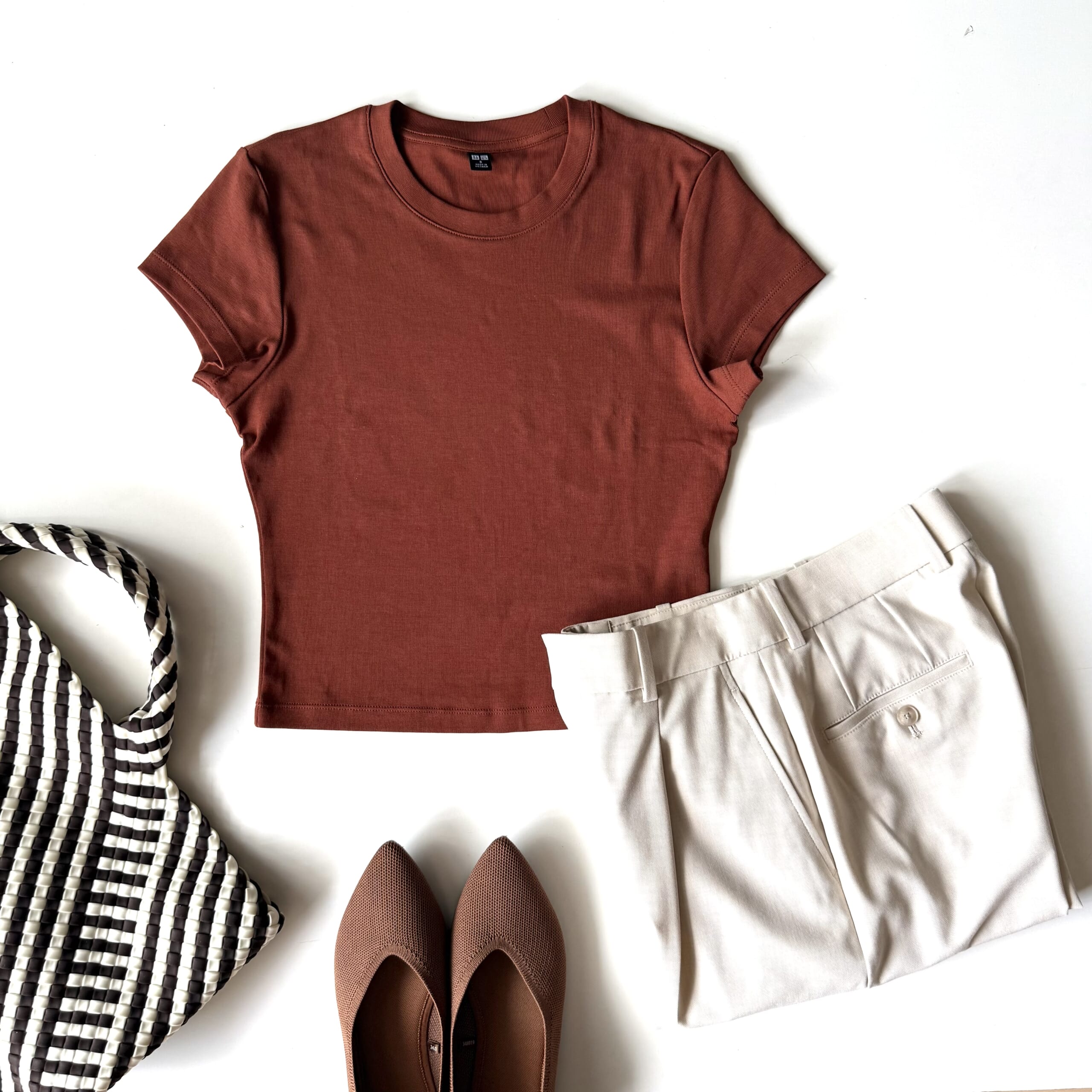 UNIQLO ミニＴ DARK ORANGE Sサイズ　、UNIQLO タックワイドパンツ NATURAL Sサイズ、GU ウォッシャブルニットフラットシューズ ブラウン 24.0㎝  、NAGHEDI  St Barths  L Tote バッグ