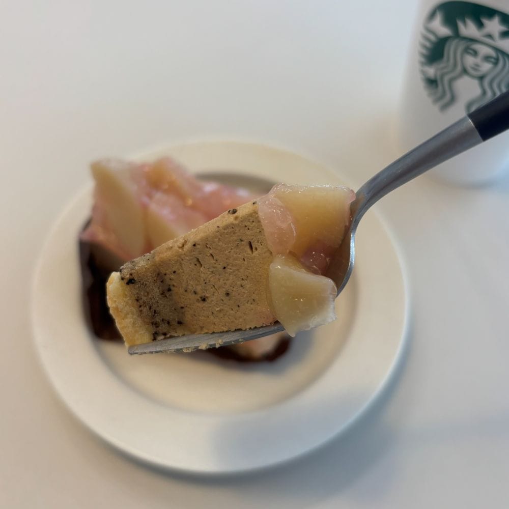 スタバ 新作 ケーキ 桃タルト