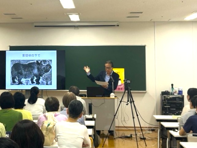 朗読するドリアン助川さん