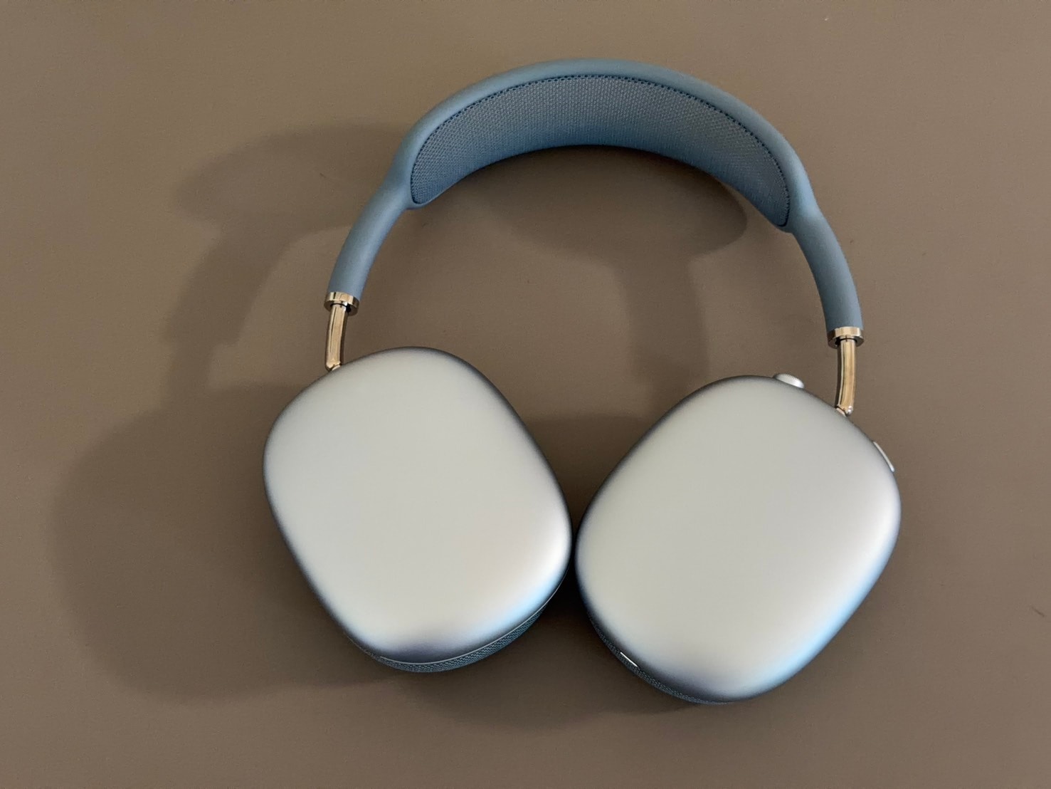 高い……でも便利過ぎる！Appleの最新ヘッドホン「AirPods Max 2」をママ