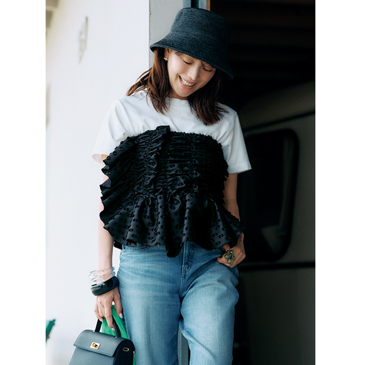 超シンプルな白T×デニムが お出かけコーデに早変わり 蛯原友里さん