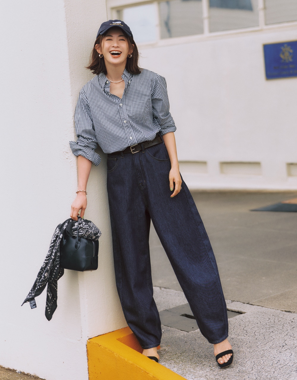 【12closet】のカーヴィデニム×ギンガムチェックシャツコーデ 高垣麗子さん