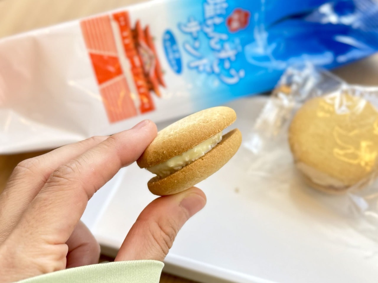「塩ちんすこうサンド」中身