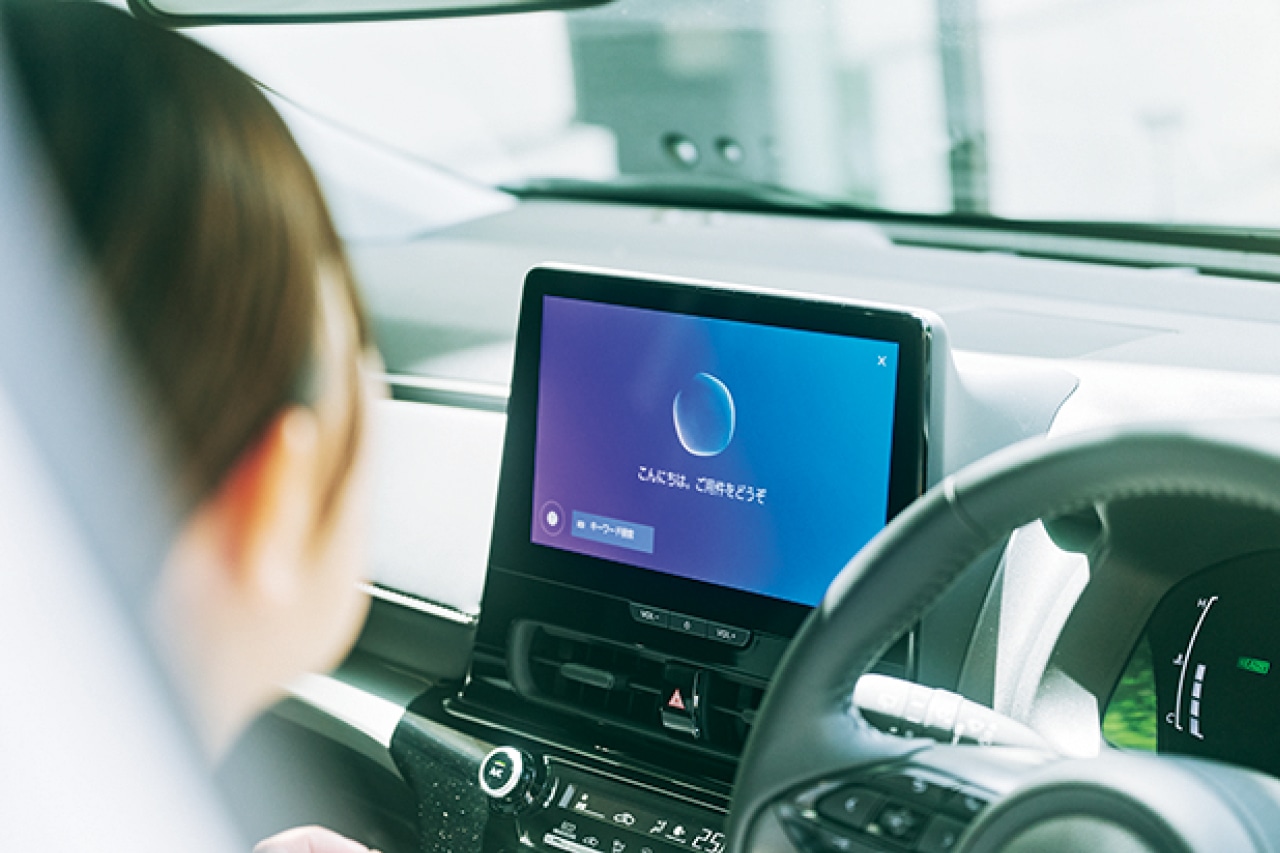 窓やミラーの設計で、視界がよい運転席。