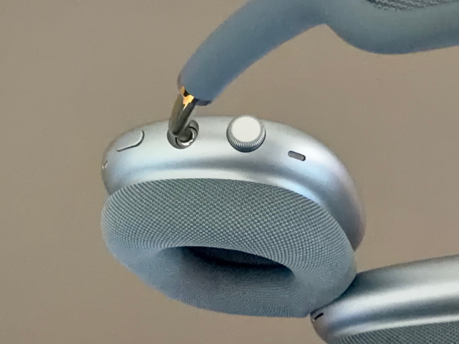 AirPods Max 2編集者の使用レビュー　ボタン細部