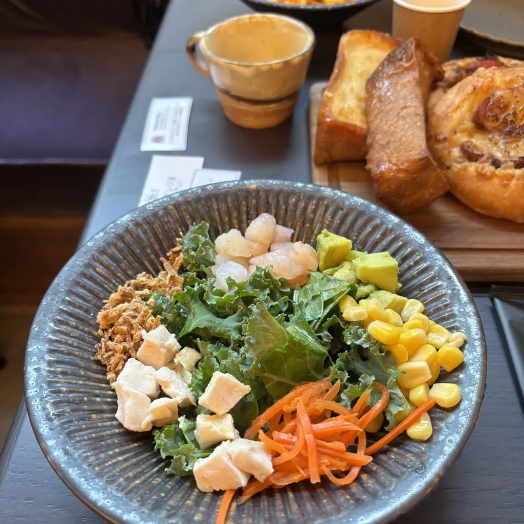 「flour+water 下北沢」メインのサラダ