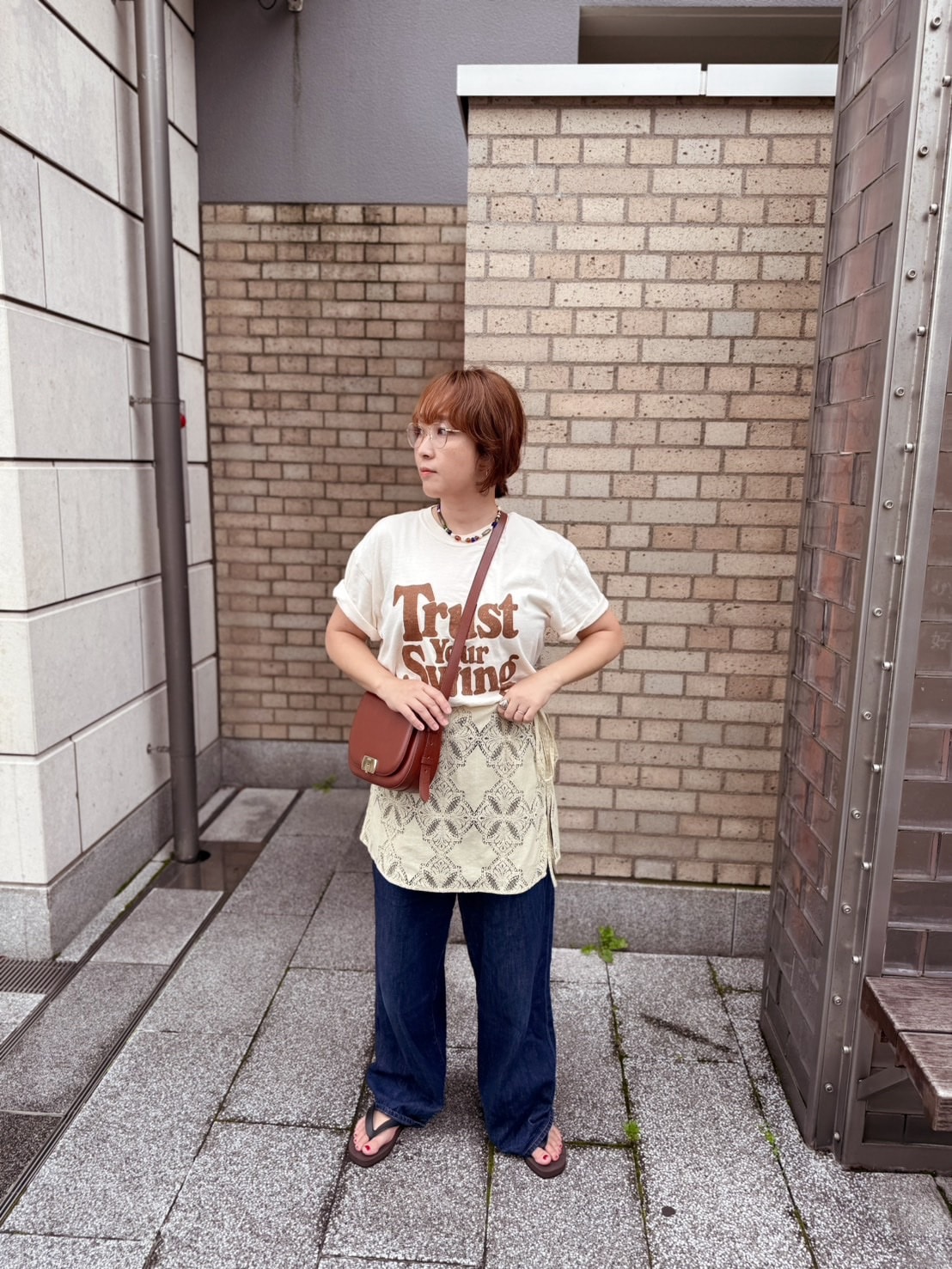 スタイリスト徳永千夏さんJHANKSONのTシャツが紹介するロゴTシャツ　コーディネート