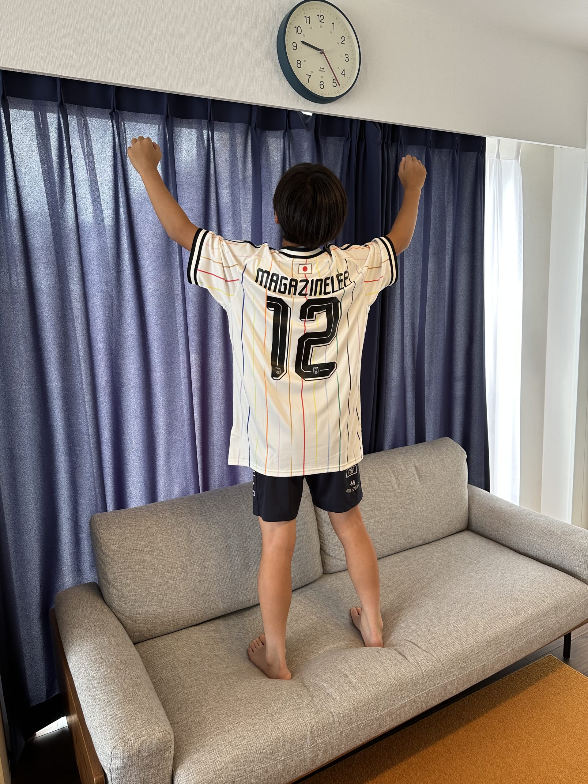 ワールドカップを録画で見る小学生男子