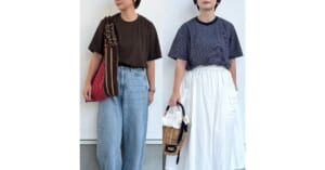 無印良品のメンズ「天竺編みクルーネック半袖Tシャツ」スモーキーブラウンと黒ボーダー　コーデ