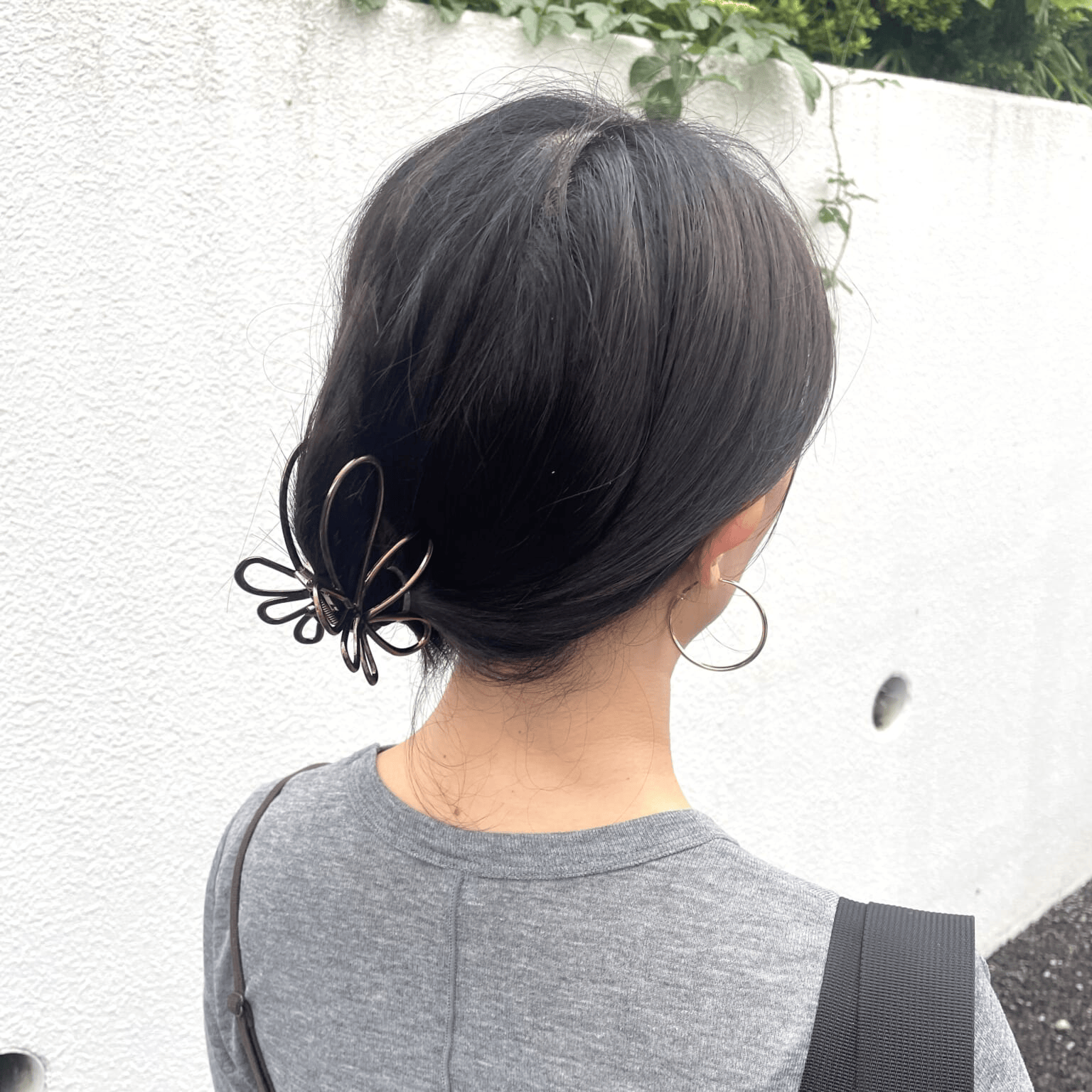 ANEMONE「ニュアンスフラワーメタルバンス」着用画像