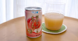桃 福島あかつき もも 160g缶をコップにいれた写真