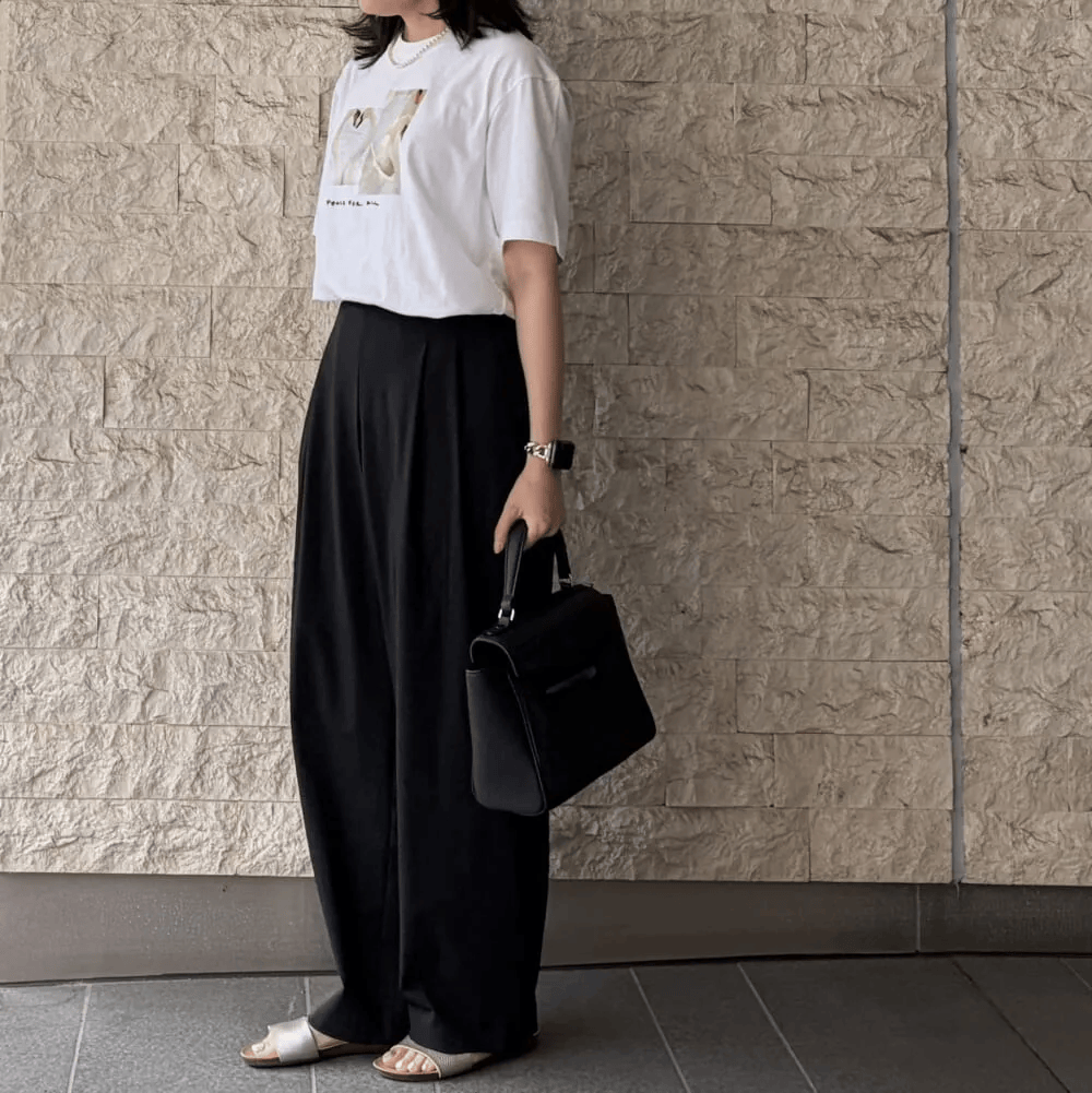 ユニクロ「PEACE FOR ALLTシャツ/ソフィア・コッポラ」「ウルトラストレッチアクティブワイドパンツ」のコーデ