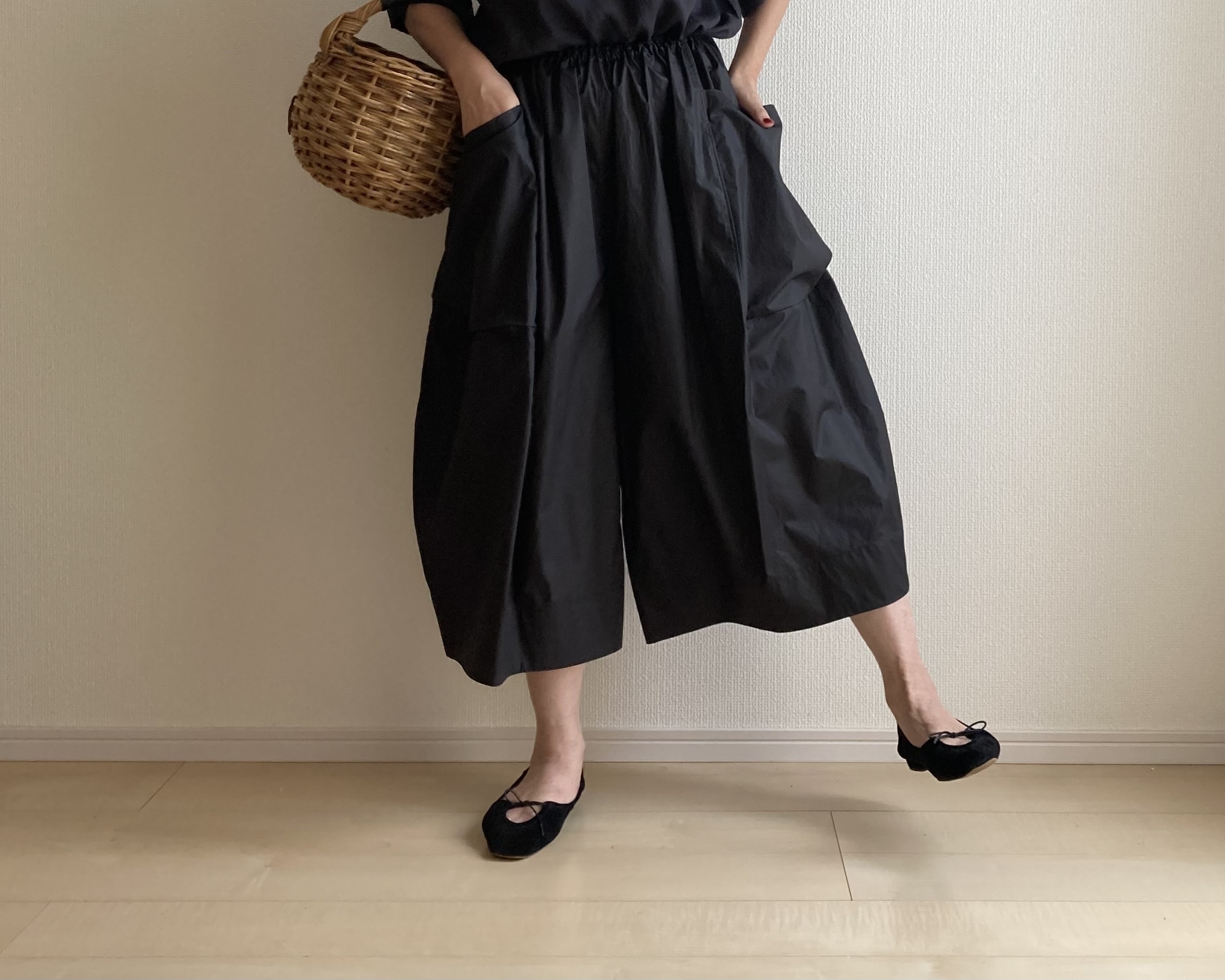 50代女性の挑戦アイテム、キュロットの着画。細見え、涼しく快適にはけるパンツ紹介。