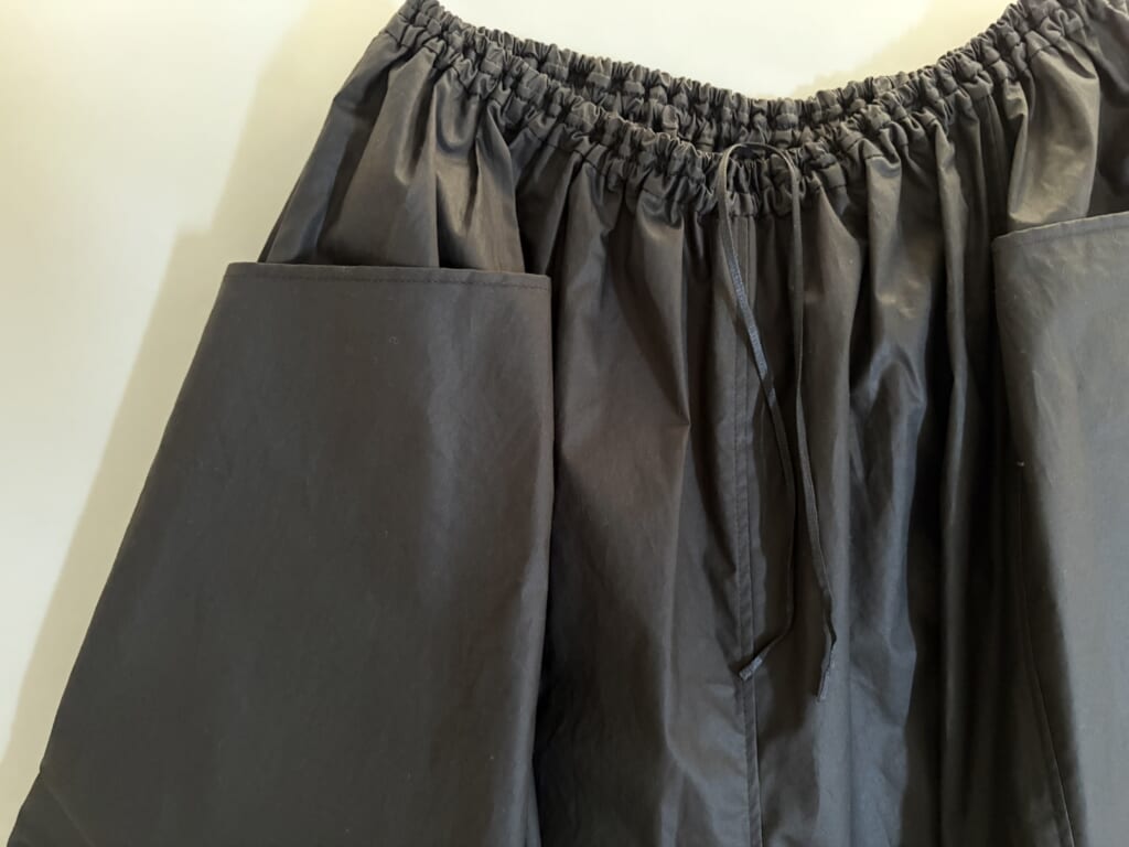 50代女性の挑戦アイテム、TENNE HANDCRAFTED MODERN（テンハンドクラフテッドモダン）のビッグポケット キュロット。細見え、涼しく快適にはけるパンツ紹介。