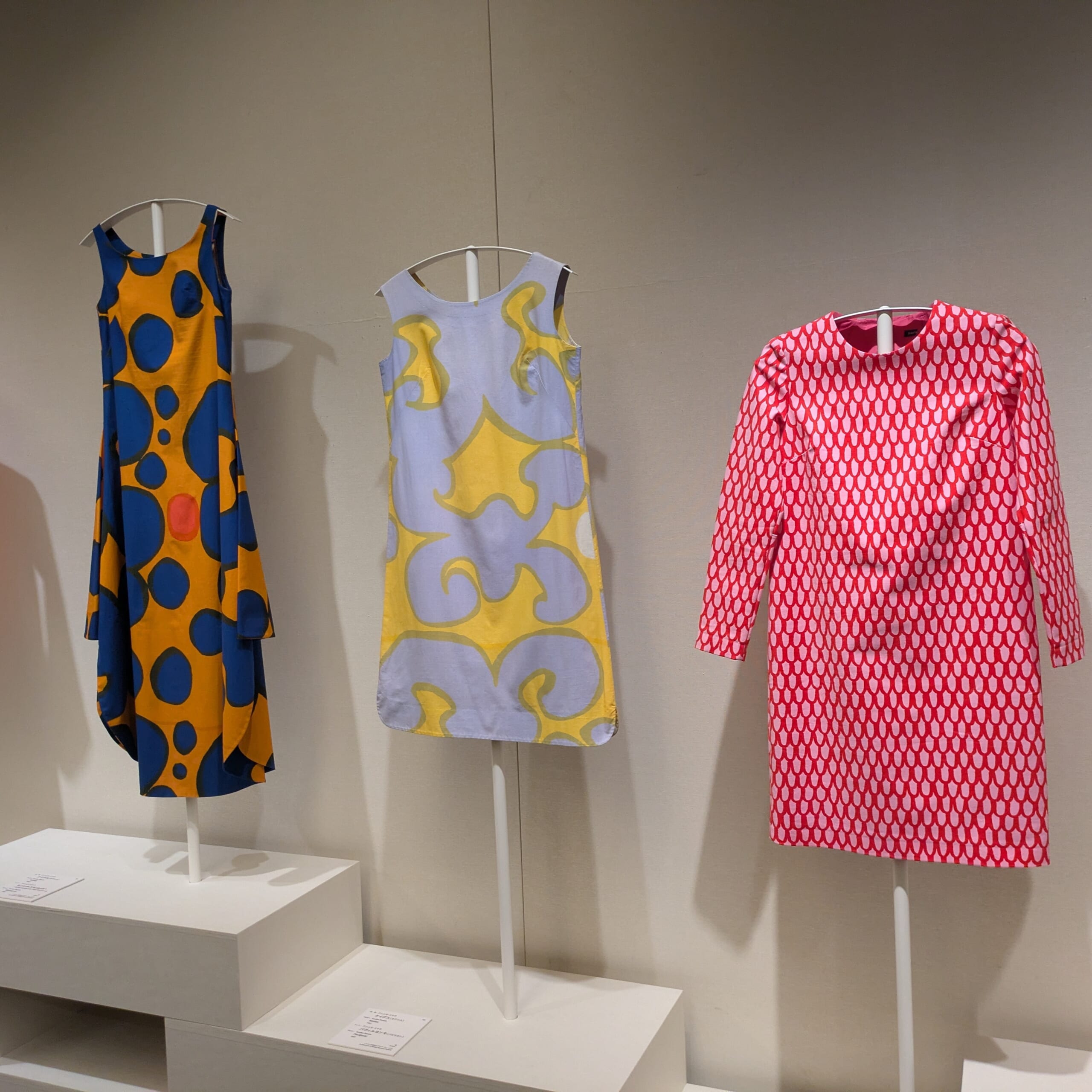 マリメッコ ドレス展示