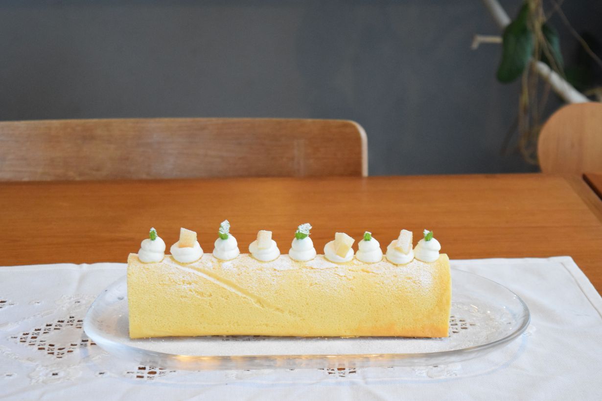 桃のロールケーキ