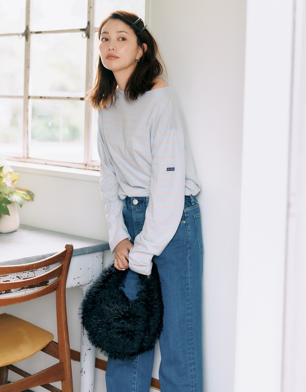 最愛コーデの鮮度を上げる黒のチュールバッグコーデ 蛯原友里さん