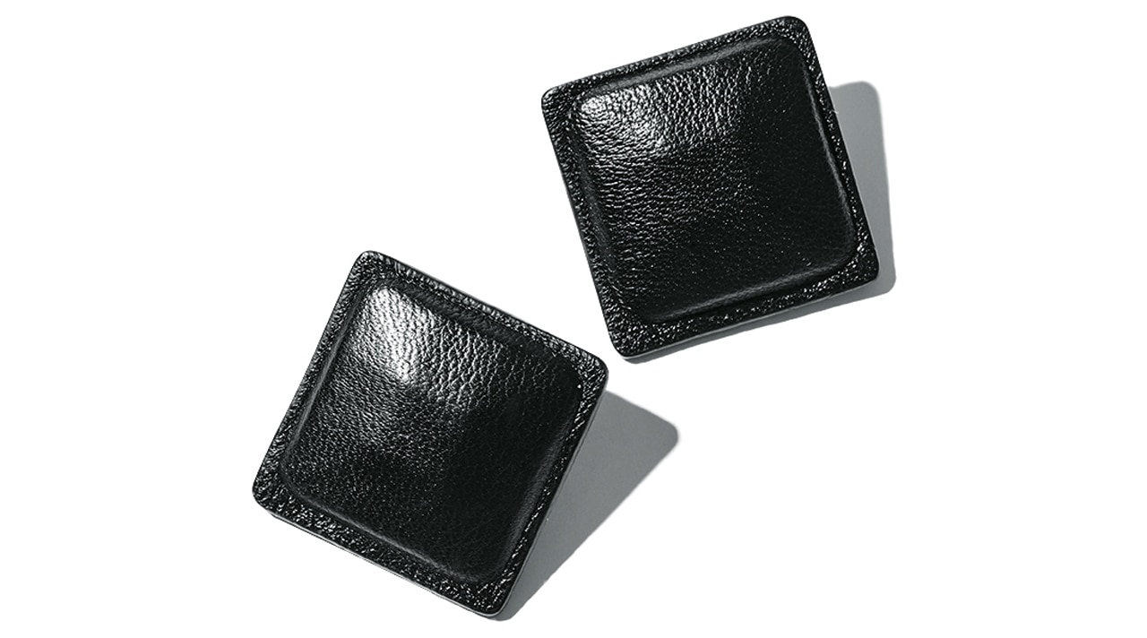 黒のピアス