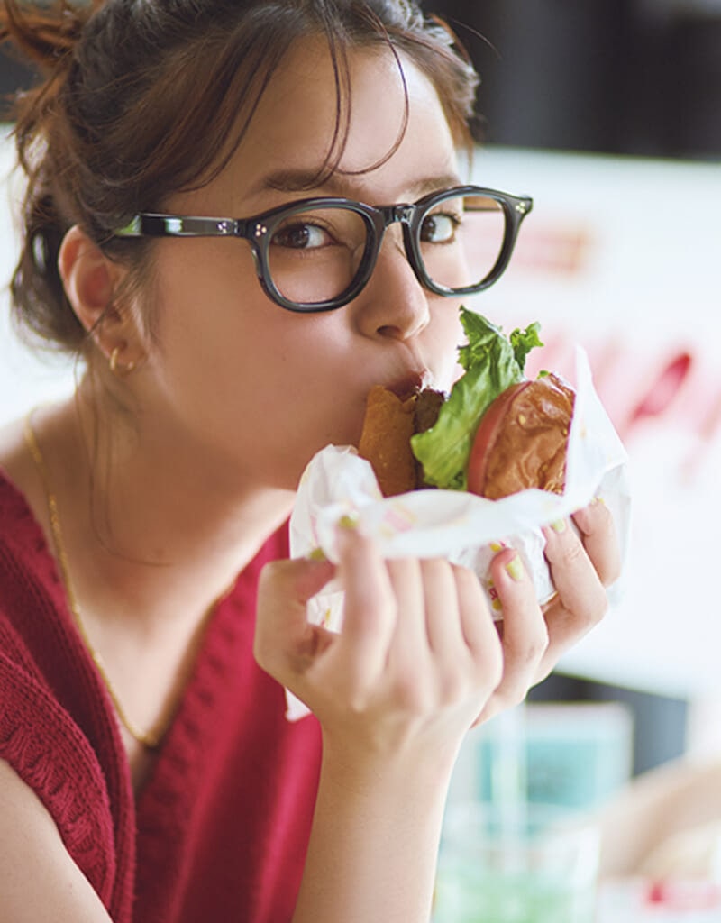 デニムと同じくらい、ハンバーガーも大好き♡岸本セシルさん