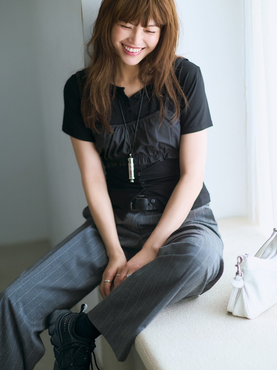 【垣内彩未さんの私服】［甘い黒ビスチェ］×［辛いグレートラウザー］甘辛ミックスコーデ 垣内彩未さん