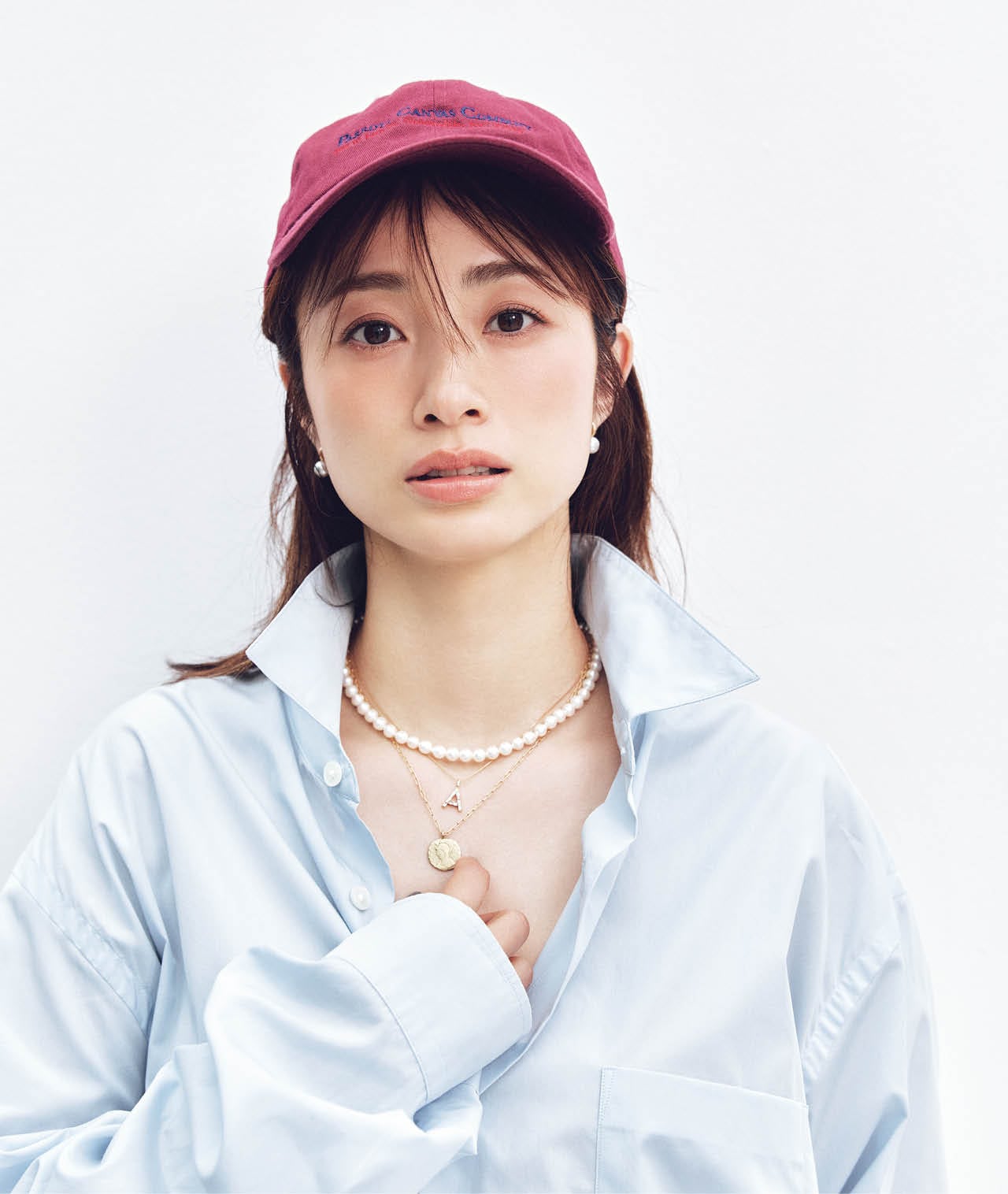 上戸彩さんのLogo Capコーデ