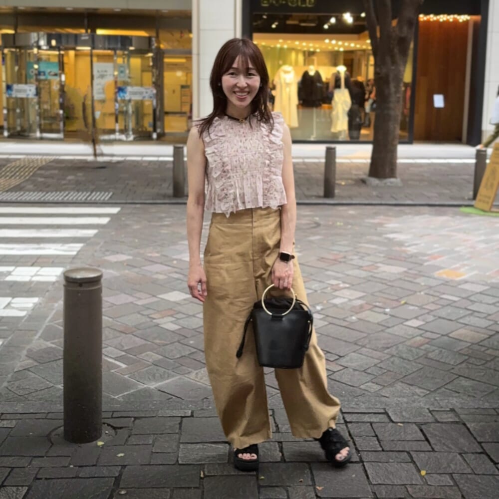 女性　ズボン　ノースリーブ