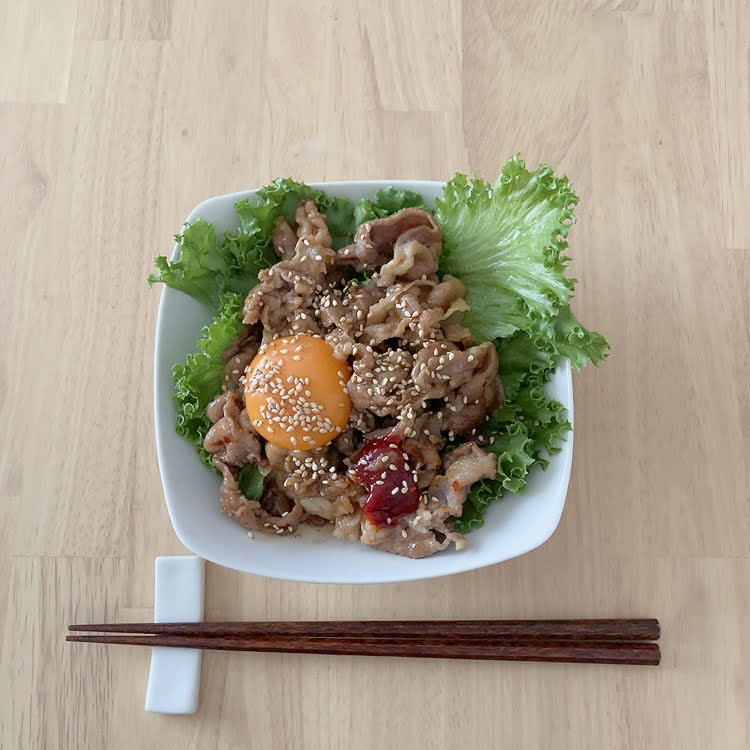 ユッケ風焼き肉のっけ飯①
