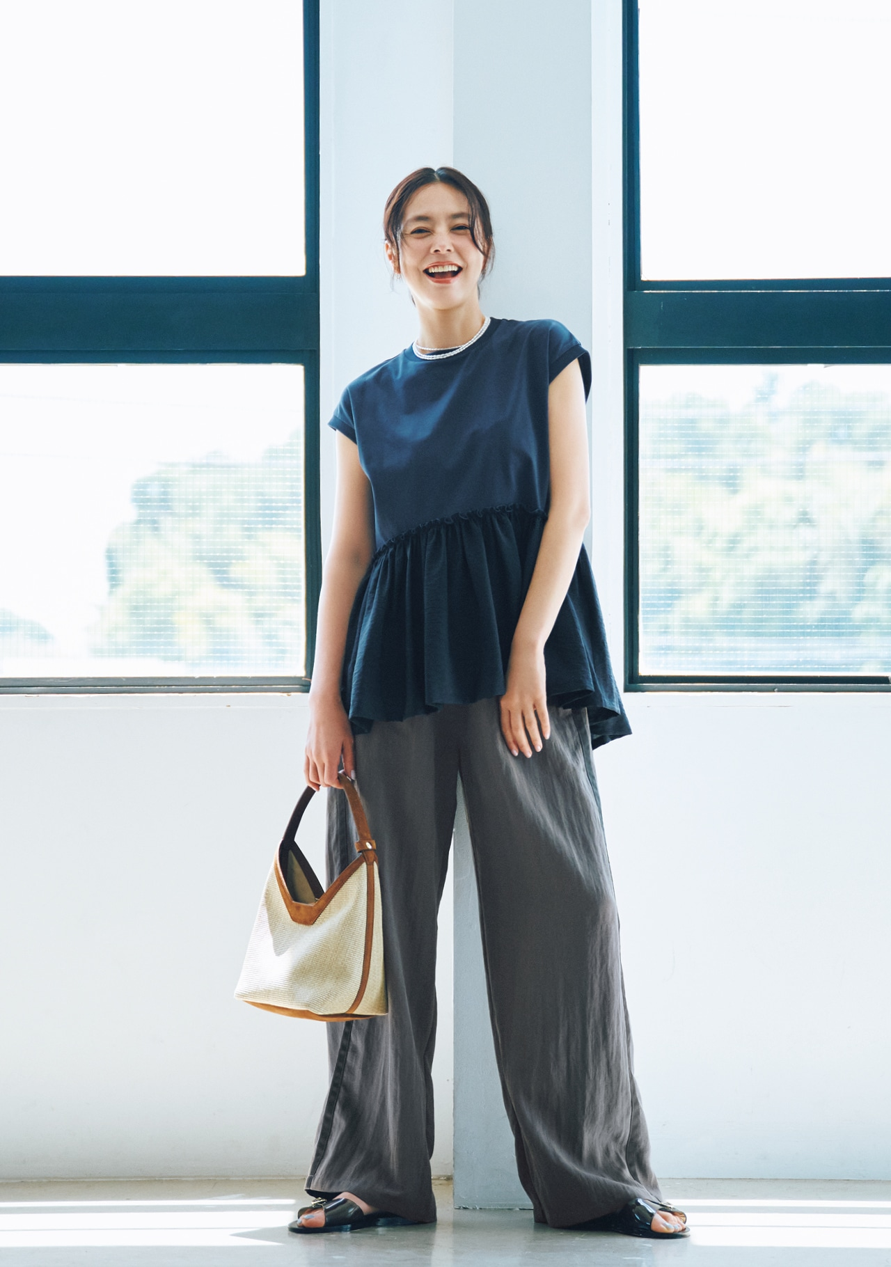 【12closet】「きれいめサイドラインパンツ」の涼しいコーデ