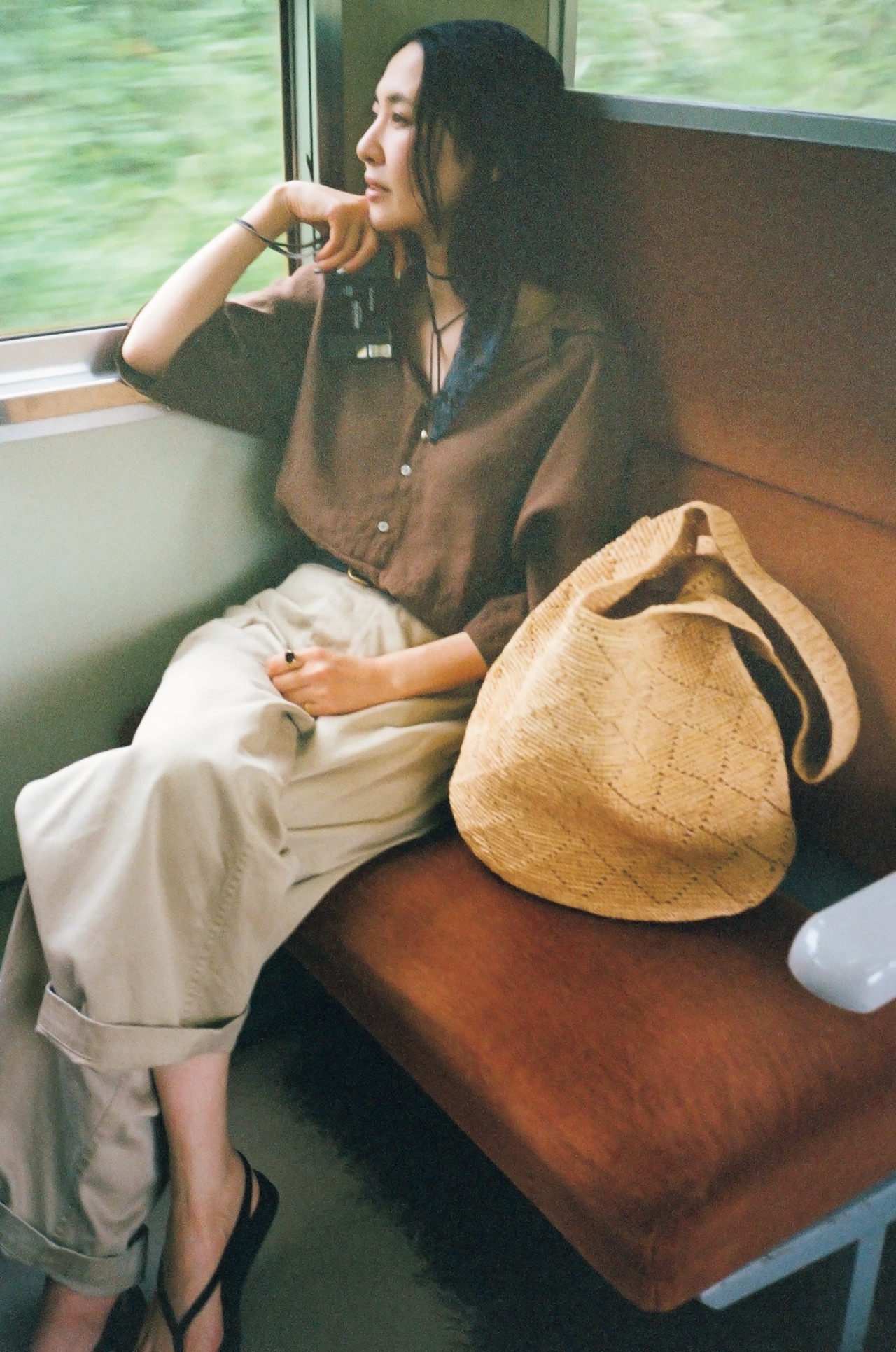 浜島直子さんのバッグ(32×40×26)¥19800/LEEマルシェ(イヴァホナ)のコーデ