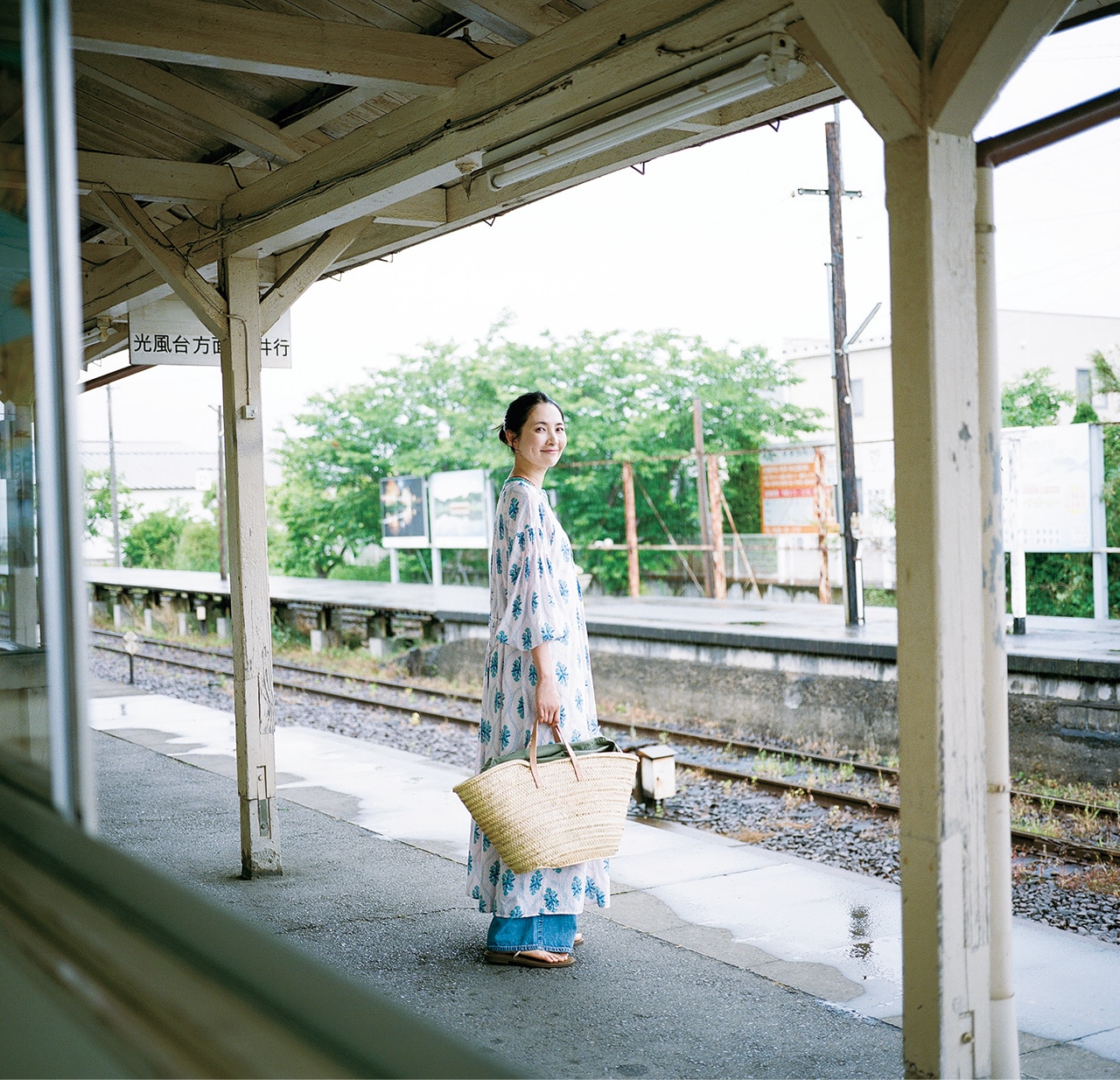 浜島直子さんのバッグ(30.5×50×15)¥19800/LEEマルシェ(アエタ)のコーデ