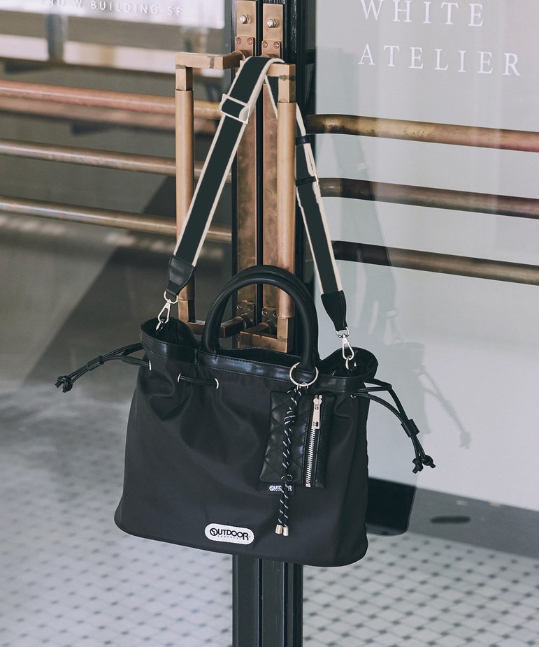 OURDOOR PRODUCTSの別注バッグは黒と茶の２色