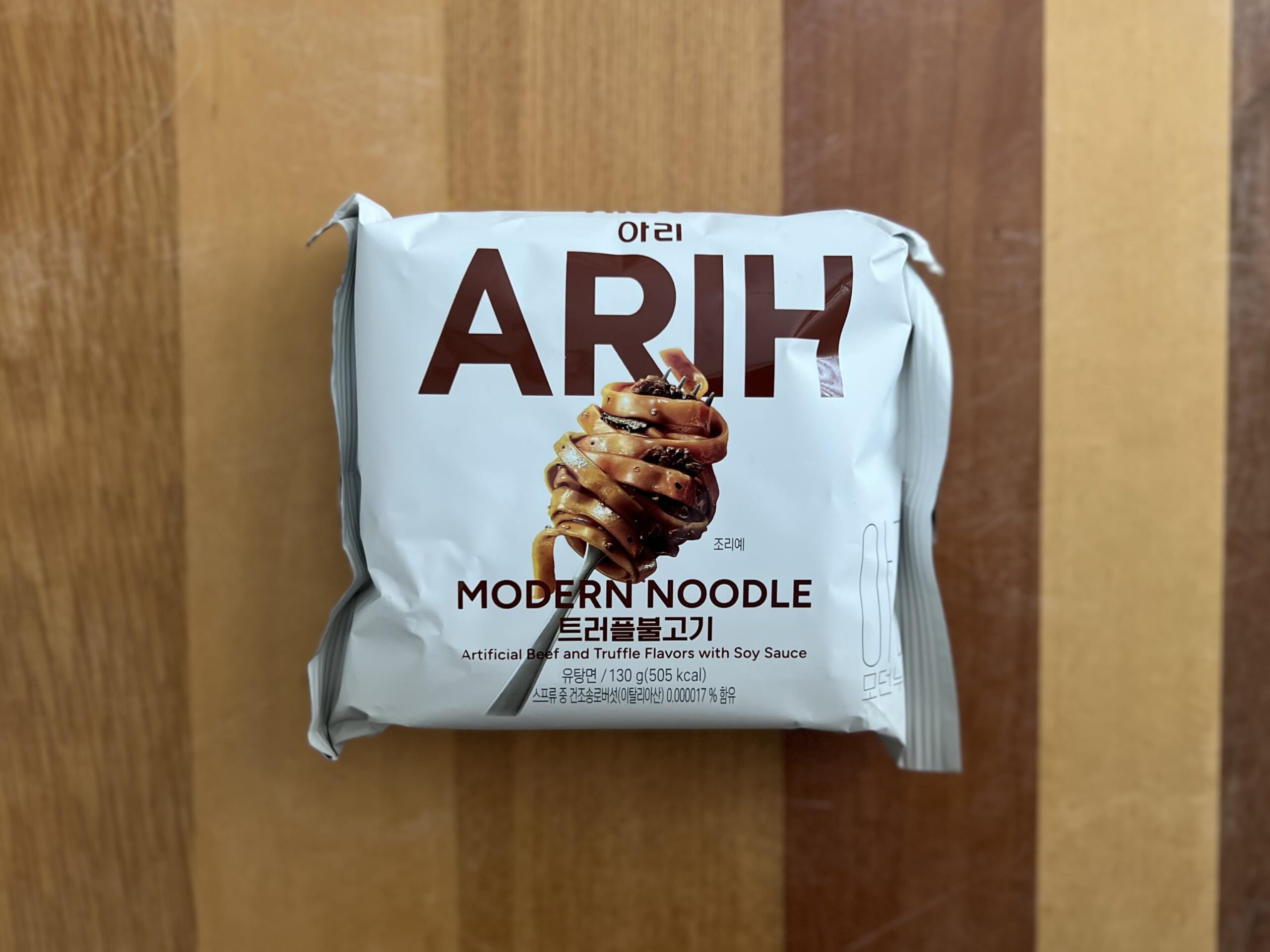 【韓国のお土産】友人からもらったBTSコラボ!「ARIH」のトリュフインスタント麺＆紫色の「オレオ」をご紹介 / TB icoco