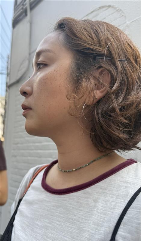 スタイリスト徳永千夏さん着用MAYUのターコイズネックレス MAYU LIMITED COLLECTION 【Sky Blue Line necklace】 ¥34,100 Product No. MN0249-38-TQ Material：シルバー925（ゴールドメッキ） / ターコイズ / メタル（ゴールドメッキ） Size : Beads 1.8mmｘ0.5mm-1.5mm Length 38cm
