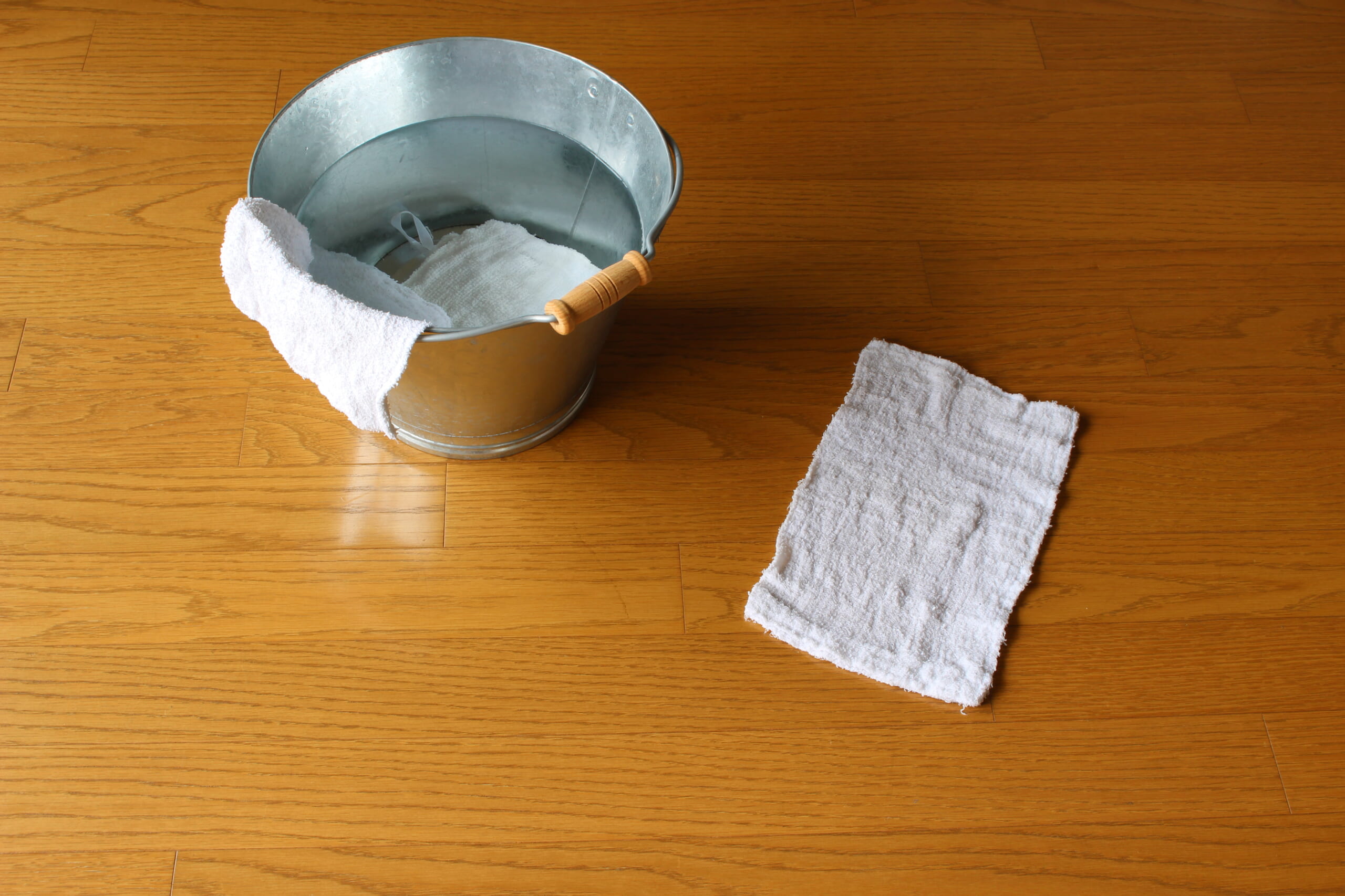 夏の掃除アイディア。床の水拭きで涼しく
