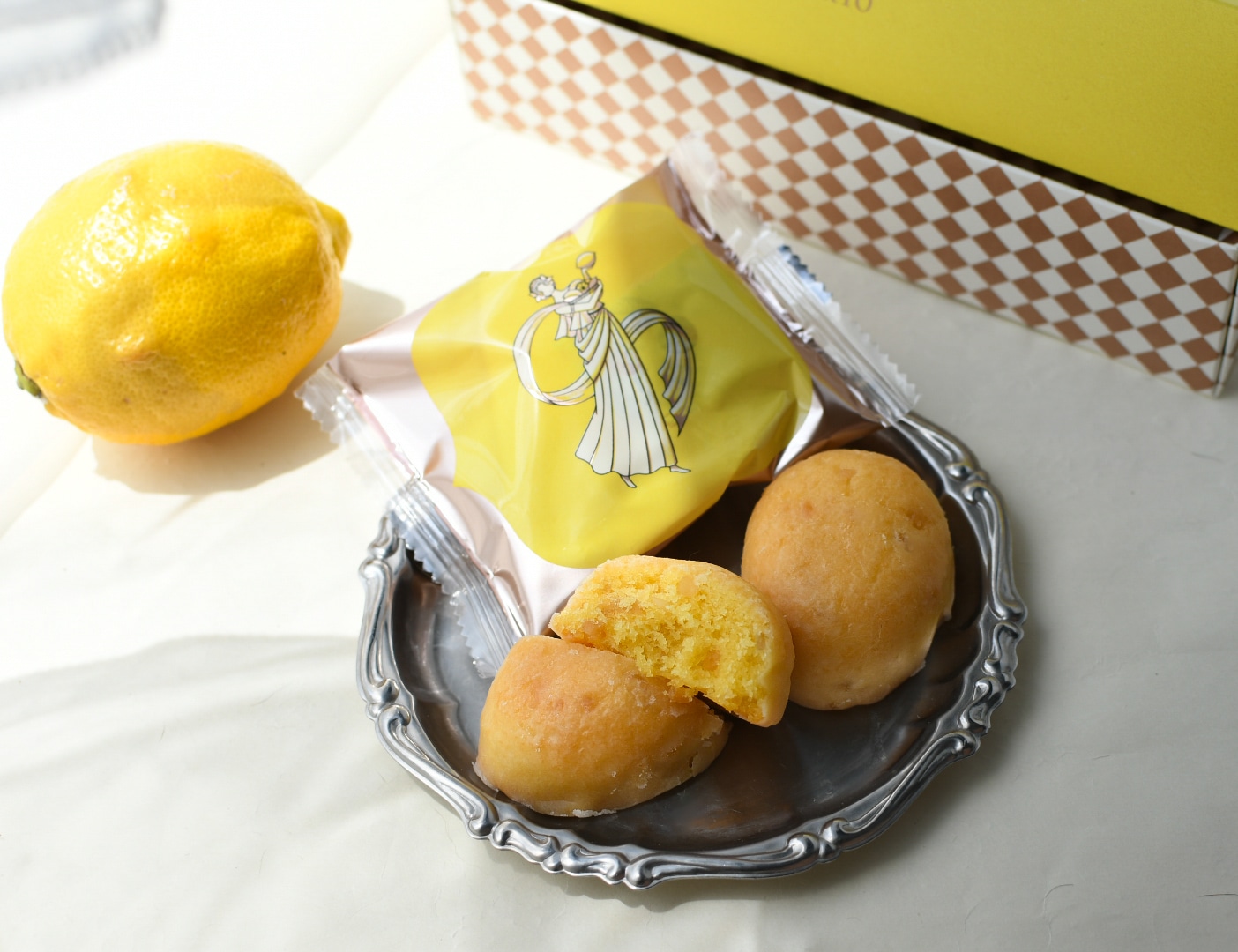 東京駅で買える女子会におすすめのプチギフト手土産 ザ・ドロスのレモンケーキを食べた感想