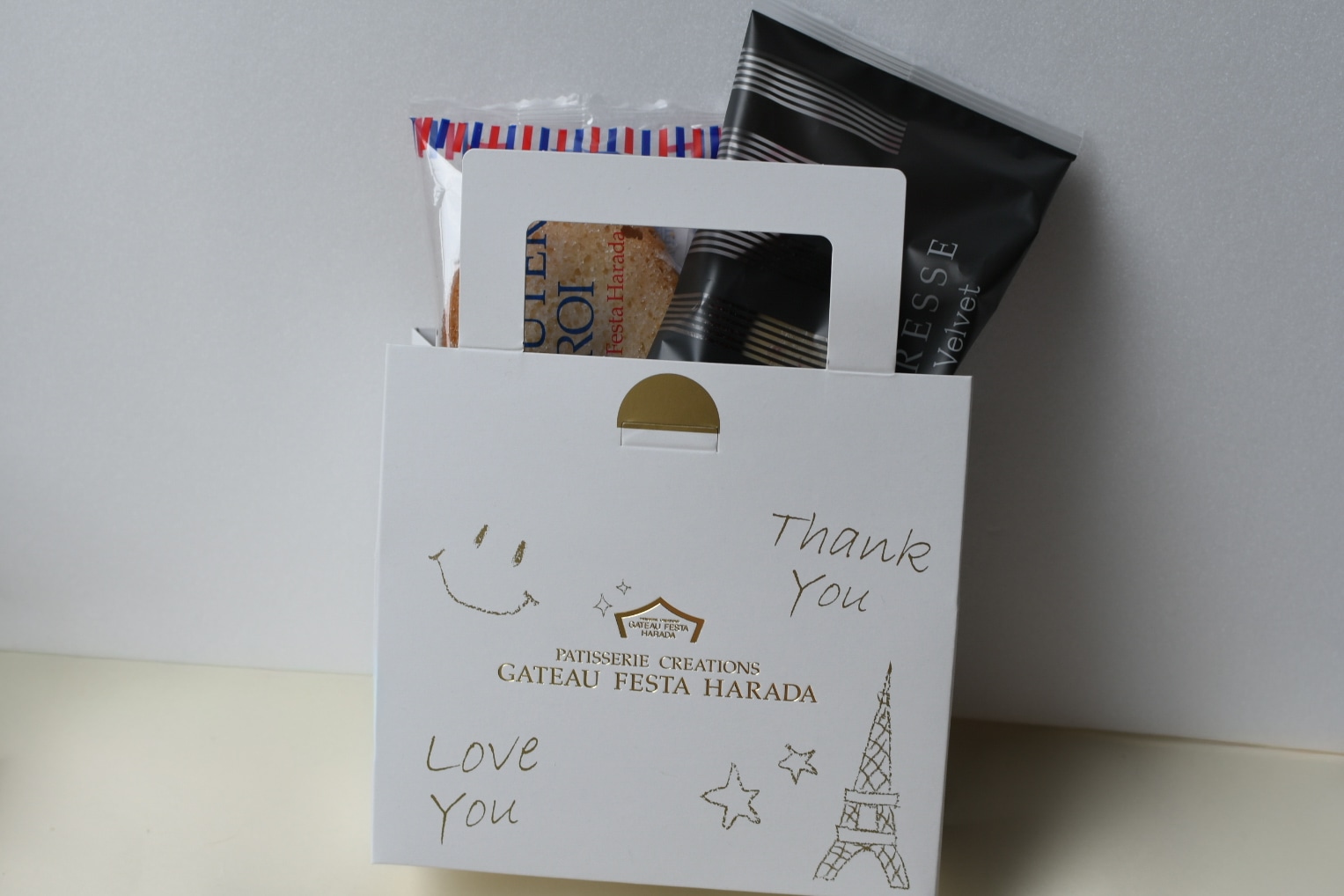 東京駅のガトーフェスタ ハラダのばら売りギフトで選んだ500円のおしゃれプチギフトと箱デザイン