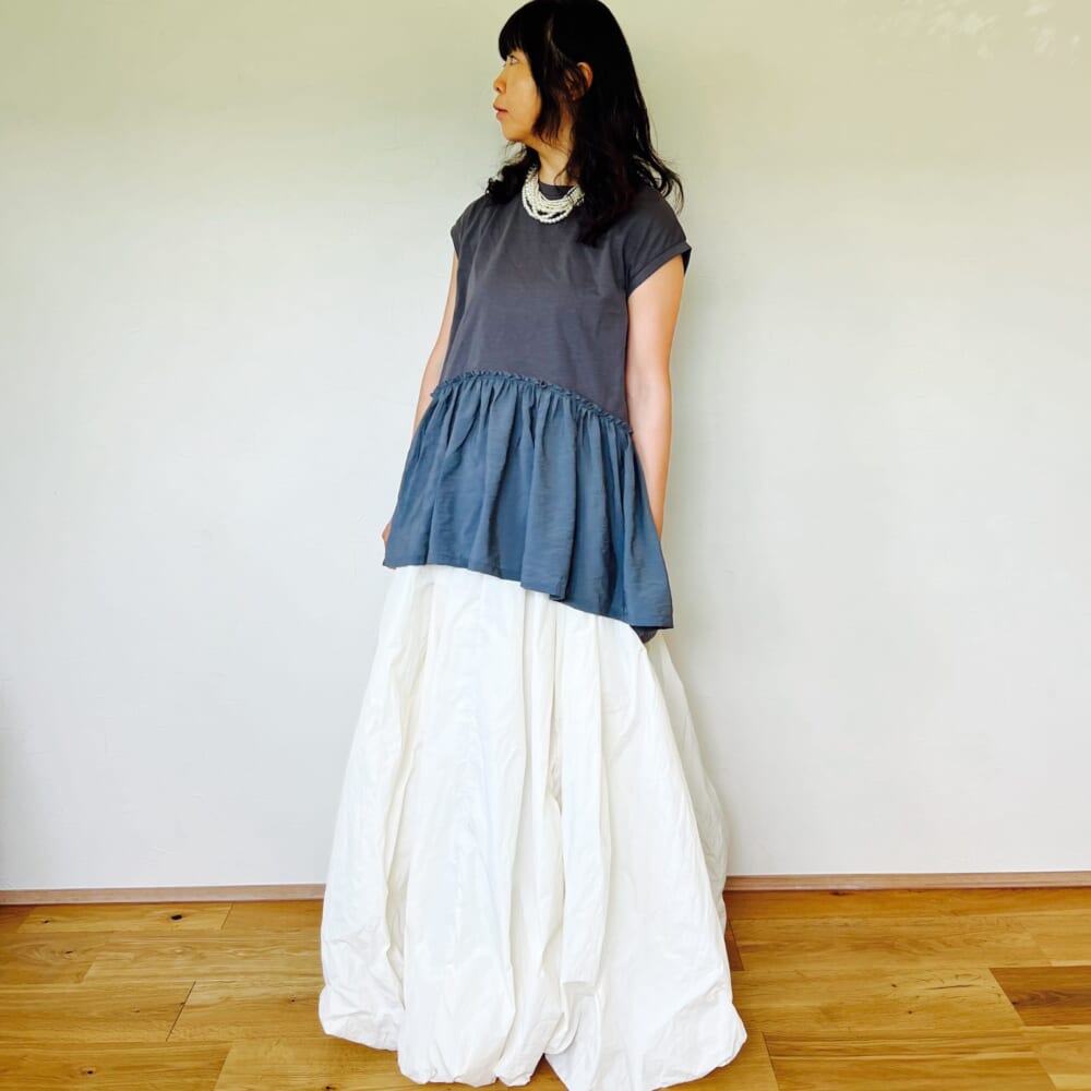 12closet (トゥエルブクローゼット)【洗える】異素材切り替えフレンチTシャツ
ETRE TOKYO ナイロンバルーンボリュームスカート