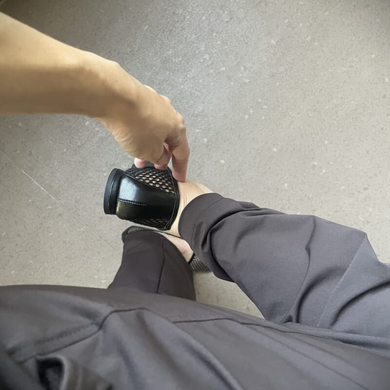 メッシュパンプス