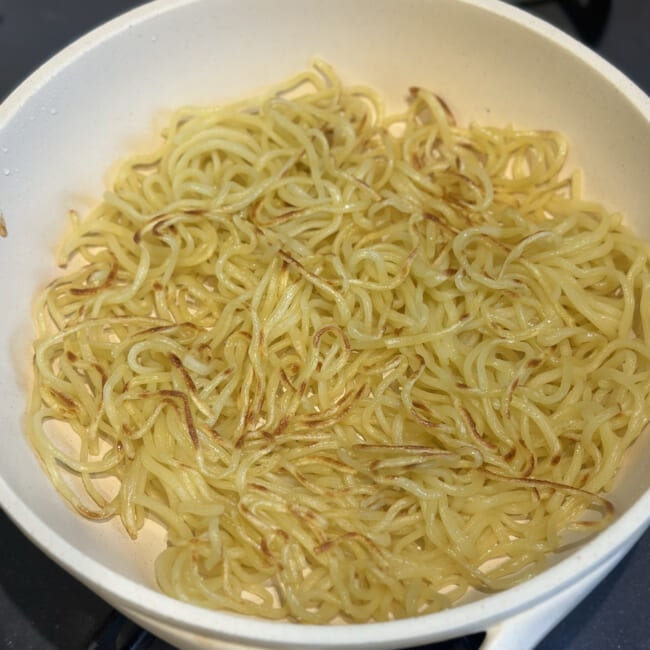 きじまりゅうたさんの「ガーリック納豆焼きそば」