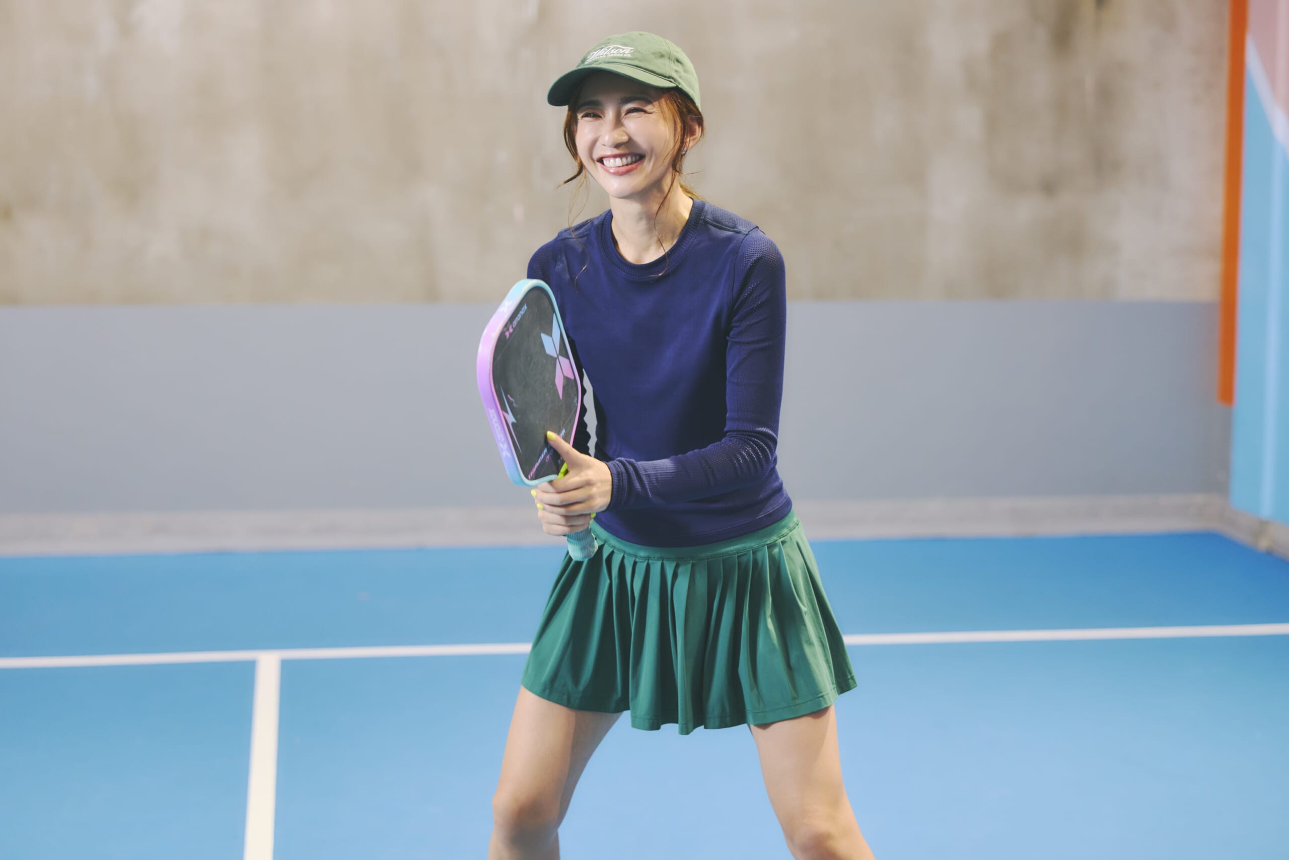 優木まおみさんピックルボールプレイ中