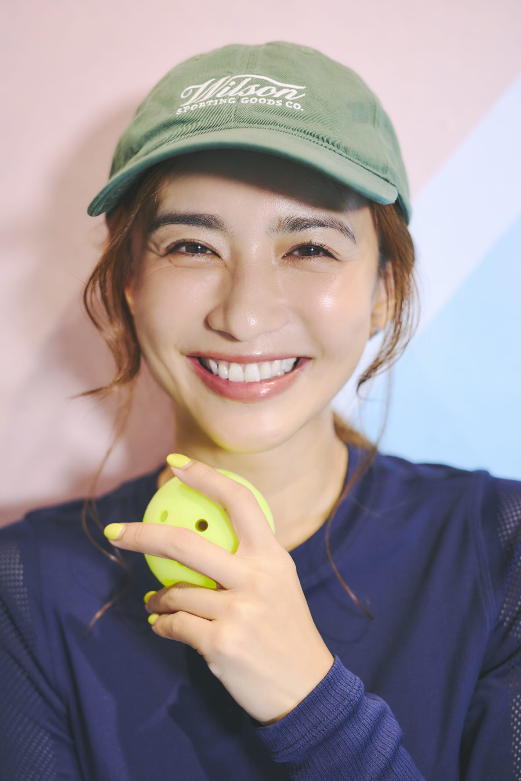 優木まおみさんピックルボールプレイ中 寄りカット
