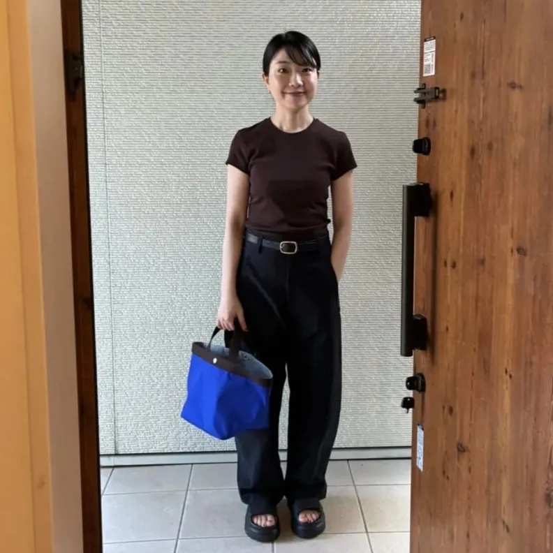 ユニクロ「ミニT」「ジャージーバレルレッグパンツ」のコーデ